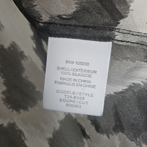 Equipment FEMME Silk Blouse Animal Print Button Down Size Xs Flaw - Picture 6 of 9